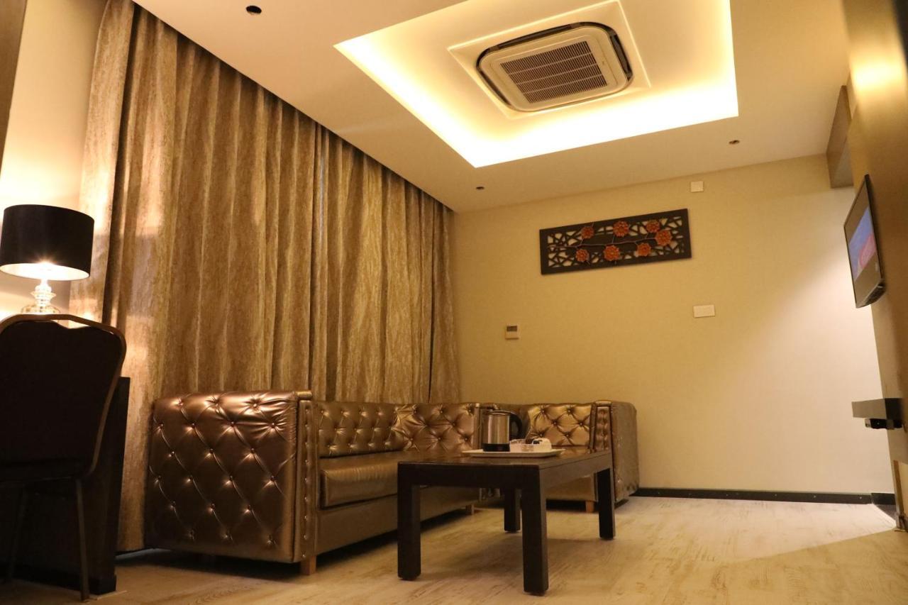 Hotel The Imperial Grand Ujjain Exterior foto
