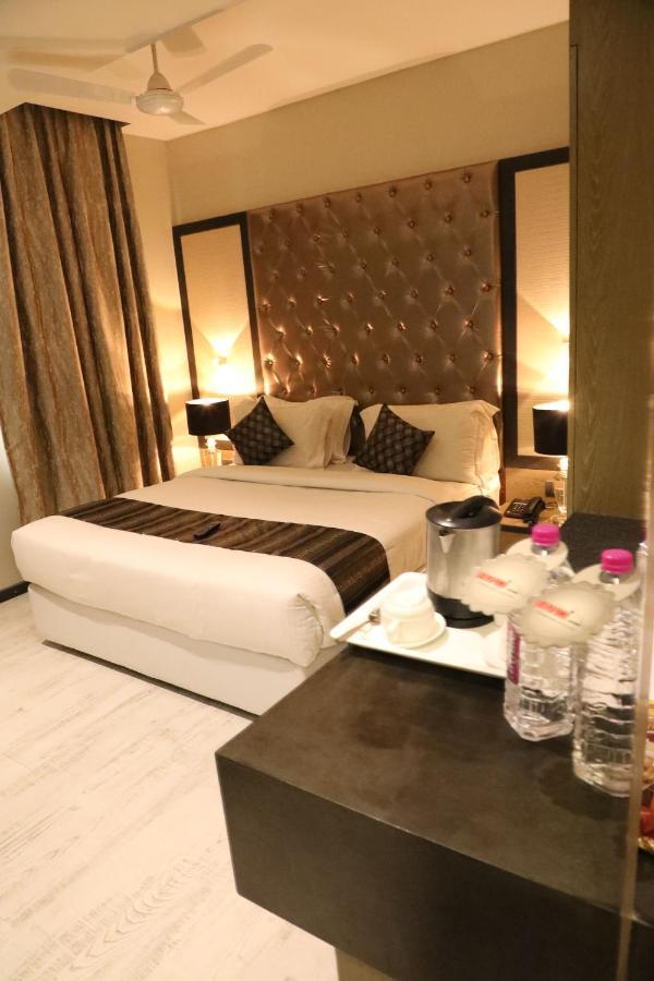 Hotel The Imperial Grand Ujjain Exterior foto